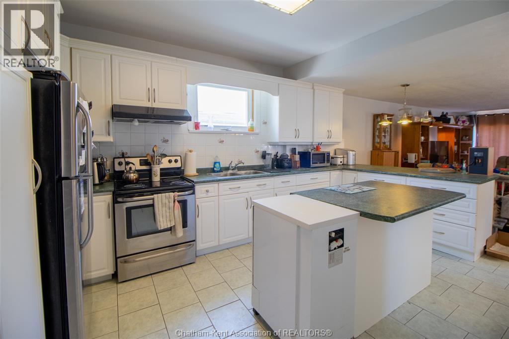 Photo 17 of 273 Grand Avenue East, Chatham ON