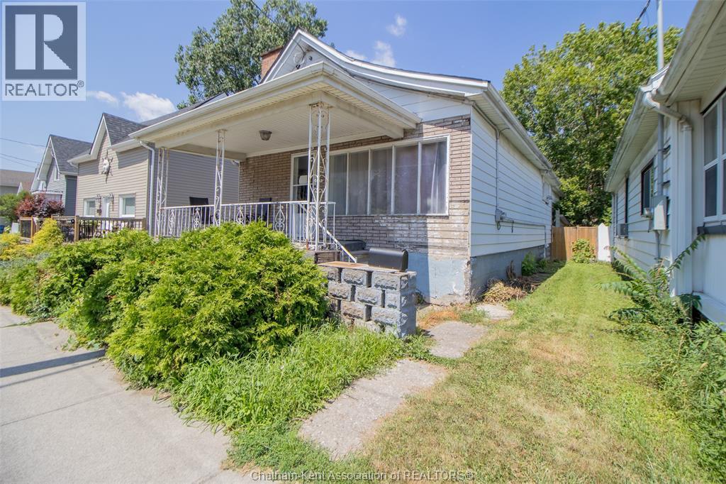 Photo 11 of 273 Grand Avenue East, Chatham ON