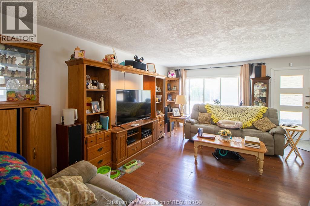 Photo 16 of 273 Grand Avenue East, Chatham ON