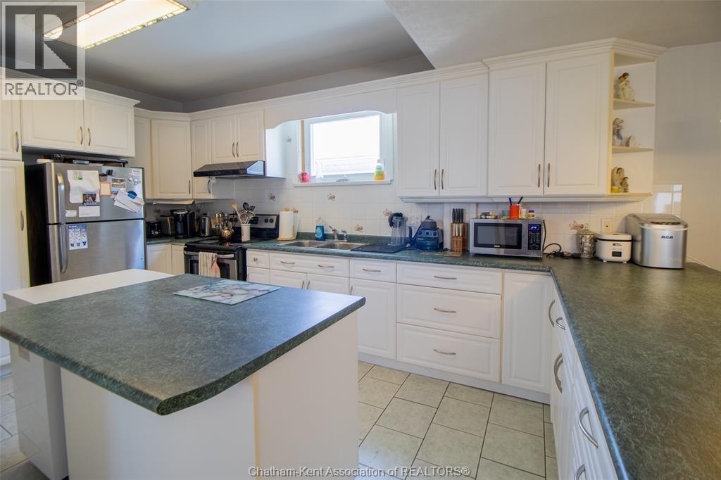 Photo 4 of 273 Grand Avenue East, Chatham ON