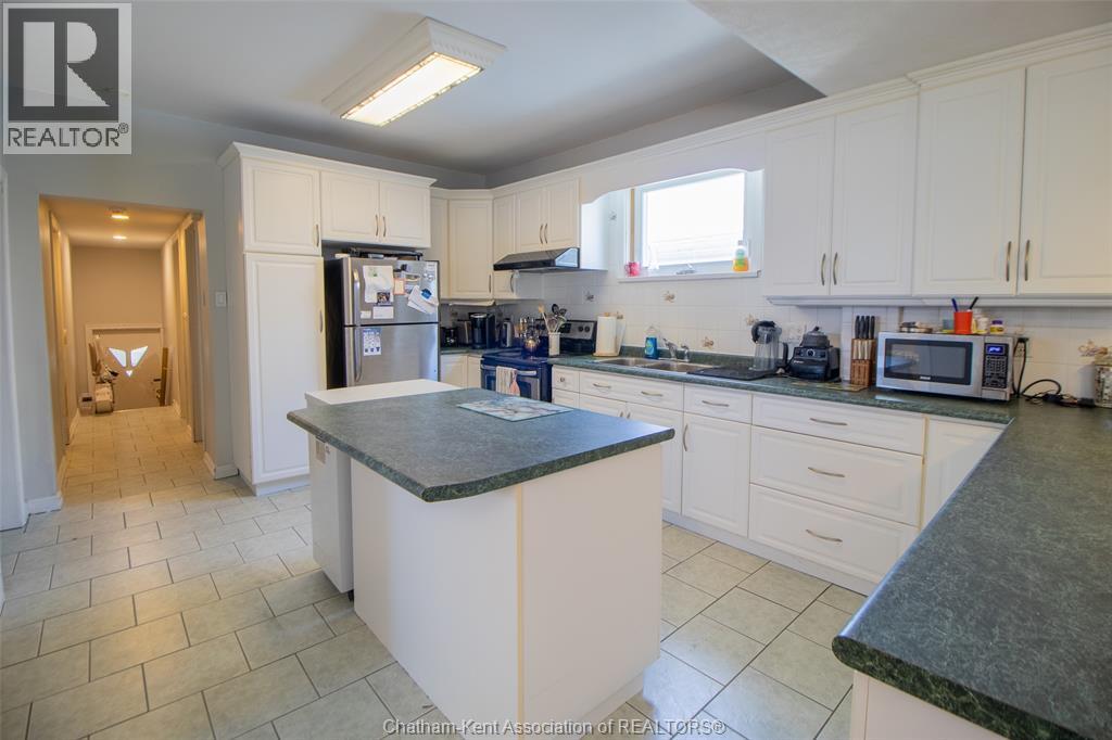 Photo 8 of 273 Grand Avenue East, Chatham ON