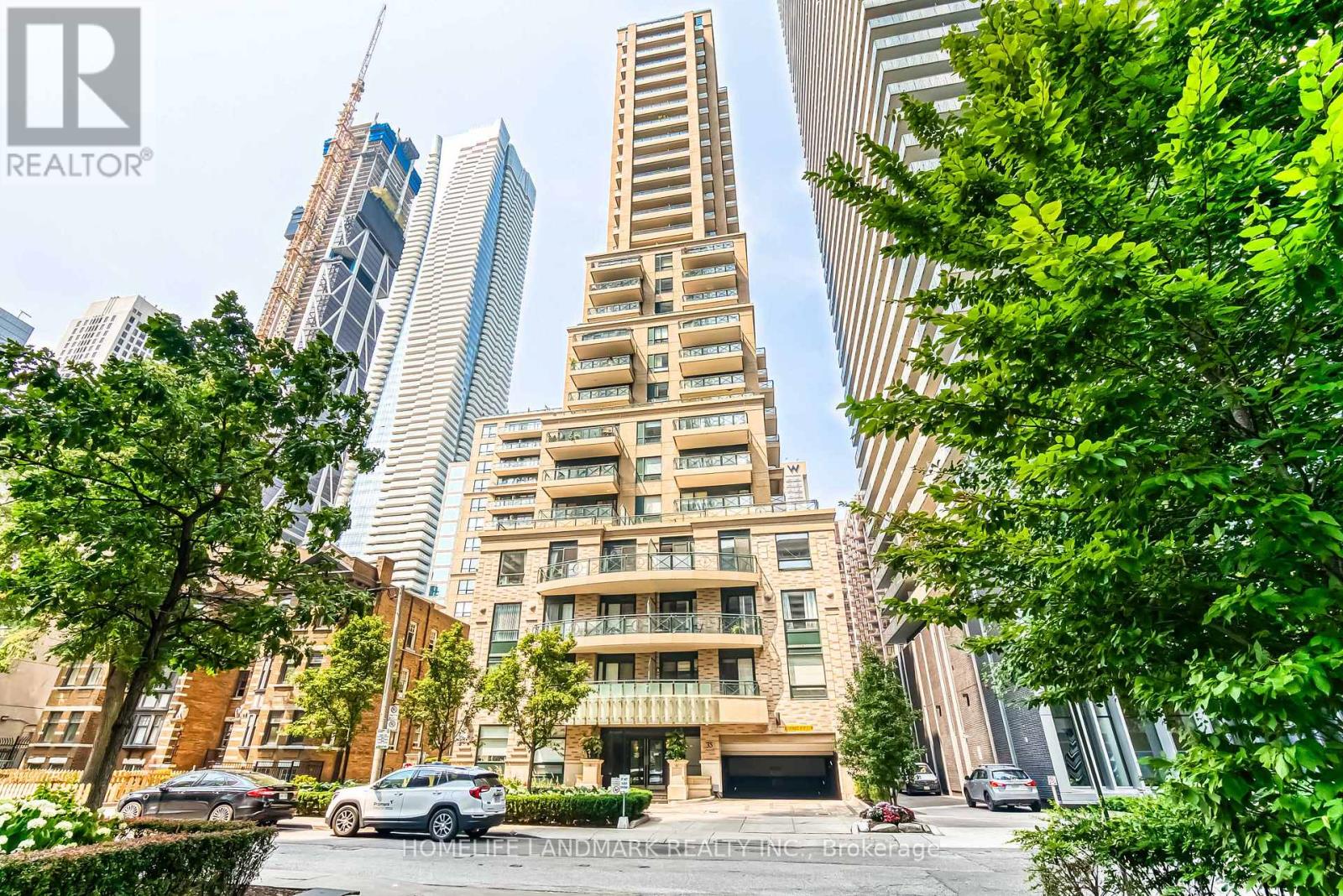 Photo 2 of 2701 35 Hayden Street, Toronto ON