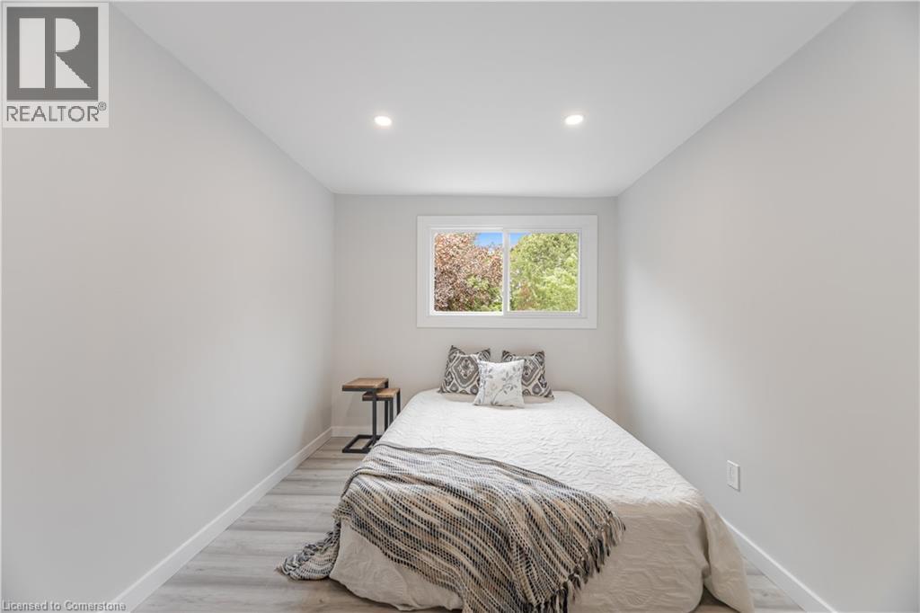 Photo 27 of 20 Roseneath Crescent, Kitchener ON