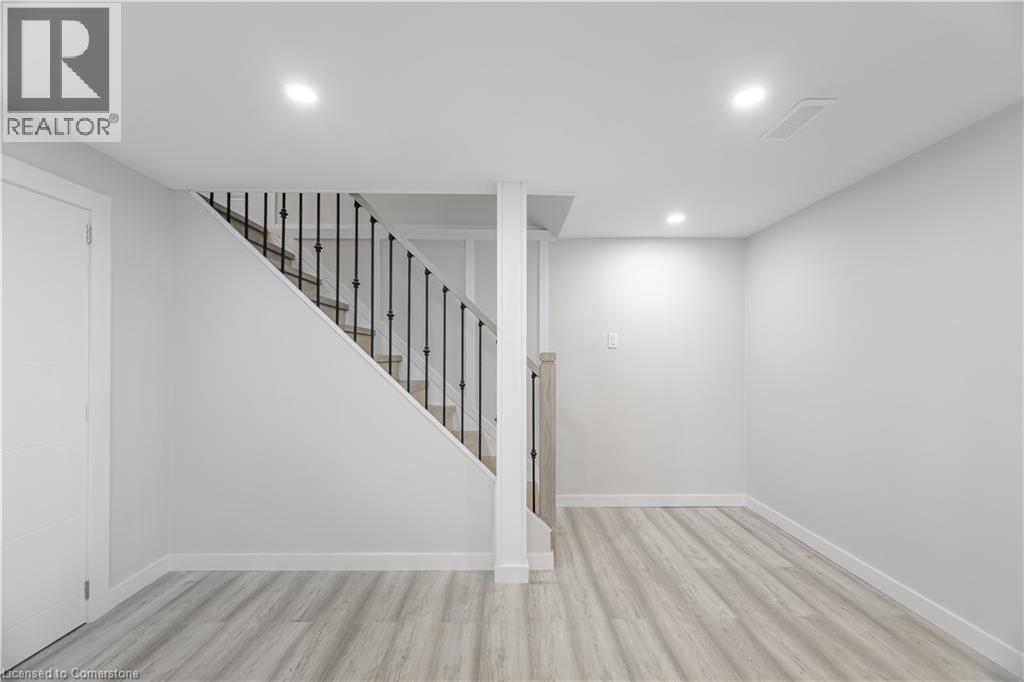 Photo 34 of 20 Roseneath Crescent, Kitchener ON
