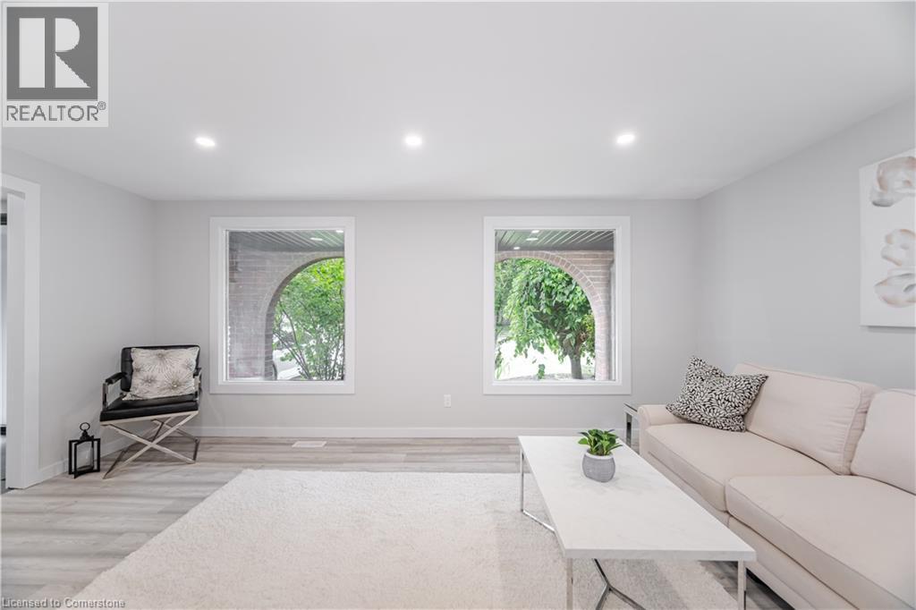 Photo 7 of 20 Roseneath Crescent, Kitchener ON