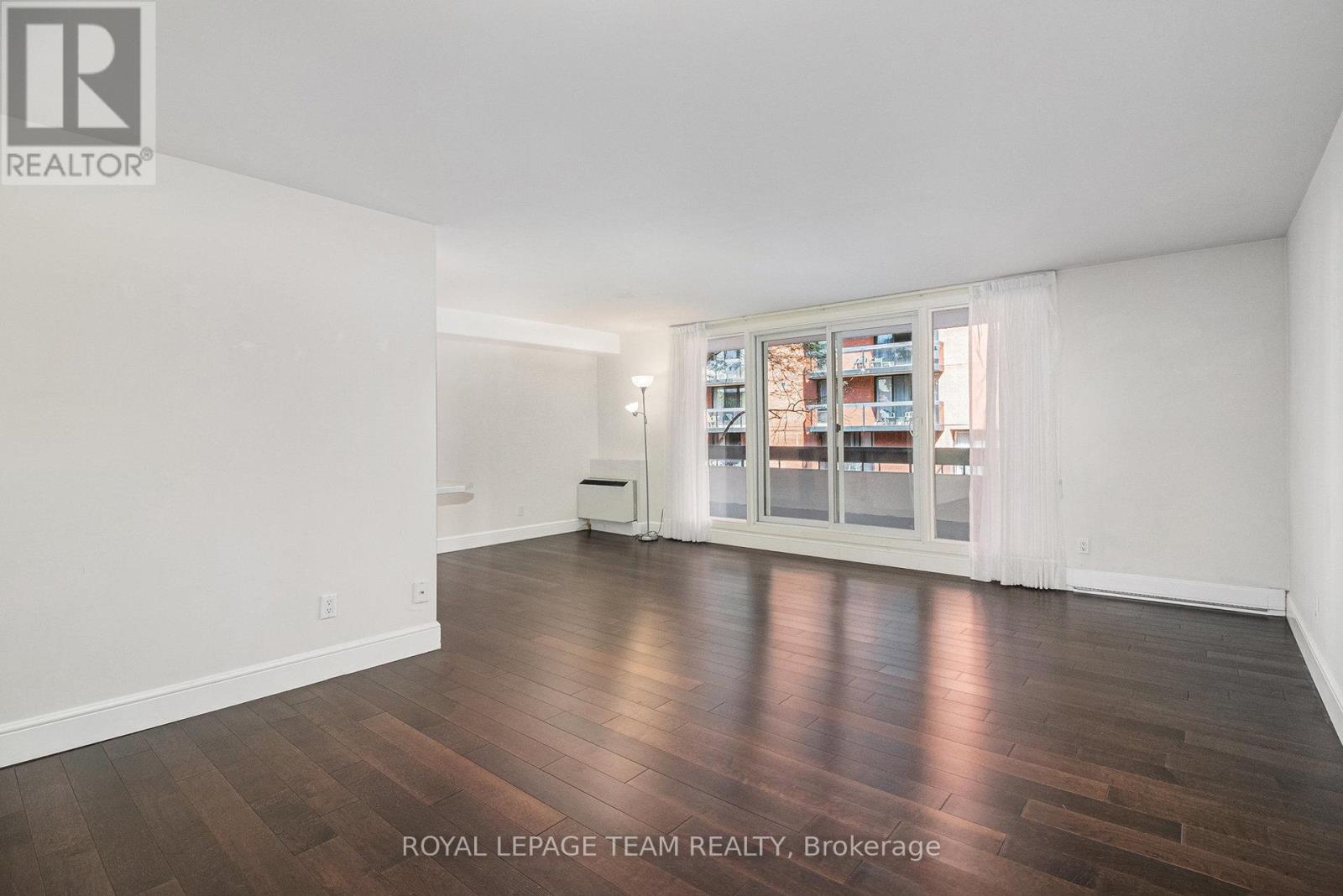 Photo 10 of 402 141 Somerset Street W, Ottawa ON