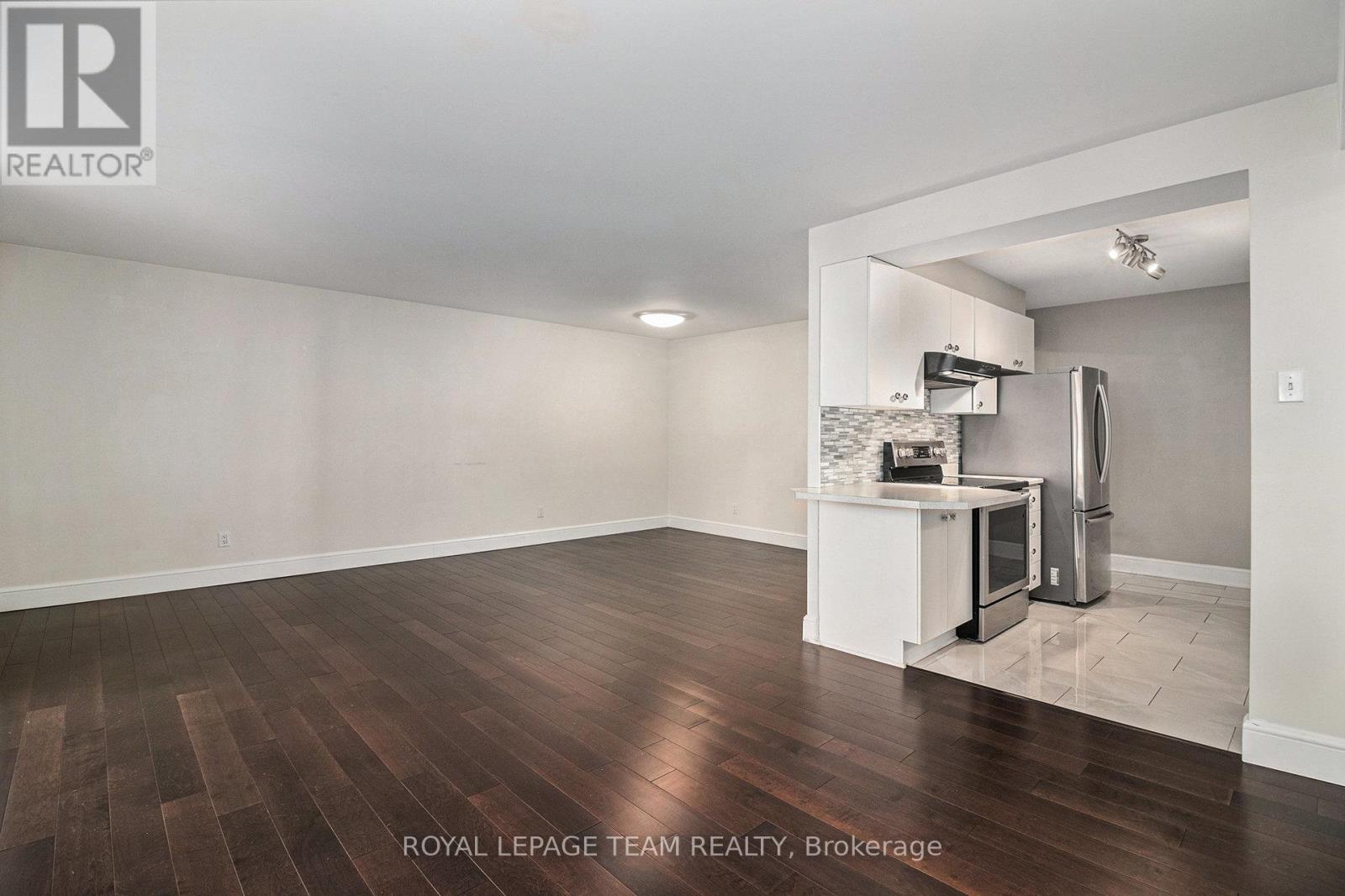 Photo 11 of 402 141 Somerset Street W, Ottawa ON