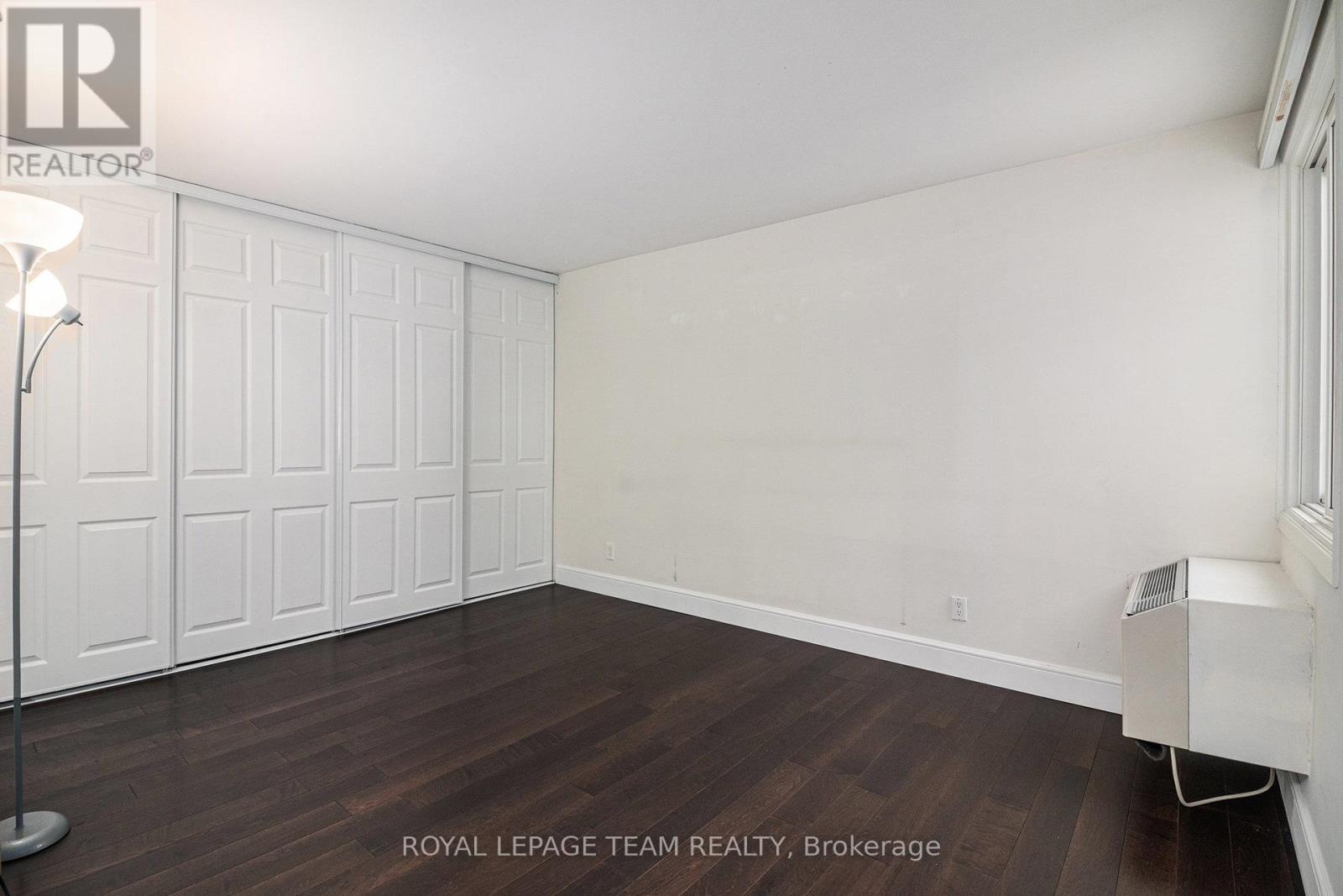 Photo 16 of 402 141 Somerset Street W, Ottawa ON