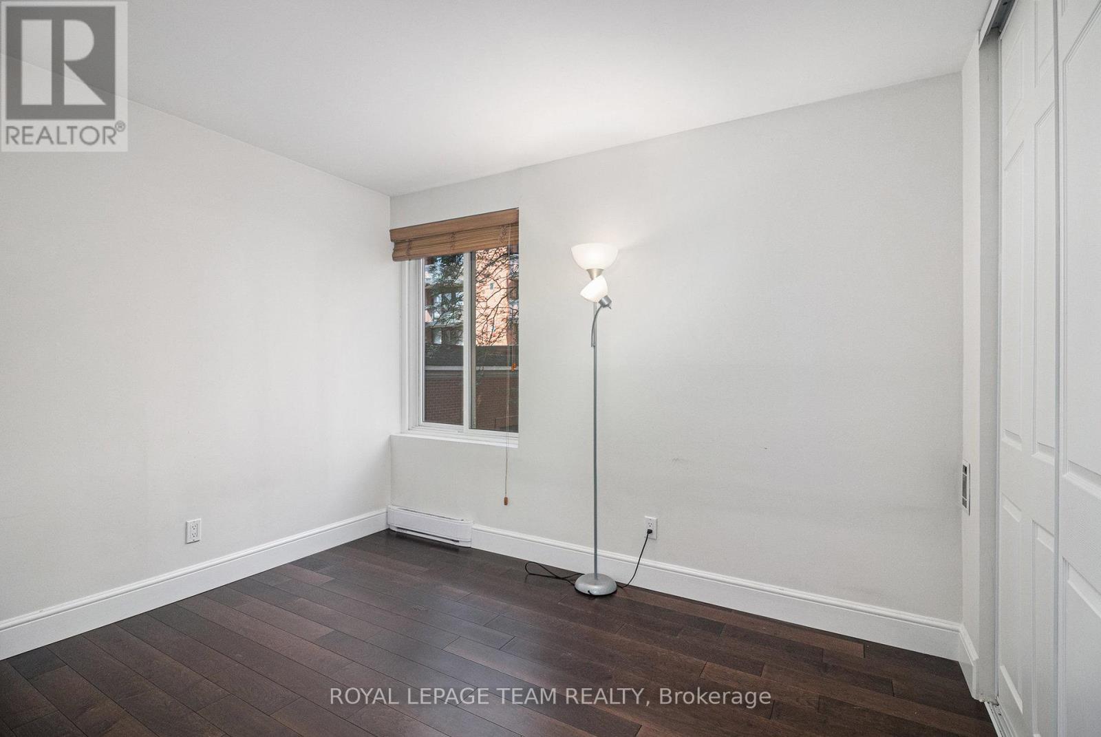 Photo 19 of 402 141 Somerset Street W, Ottawa ON