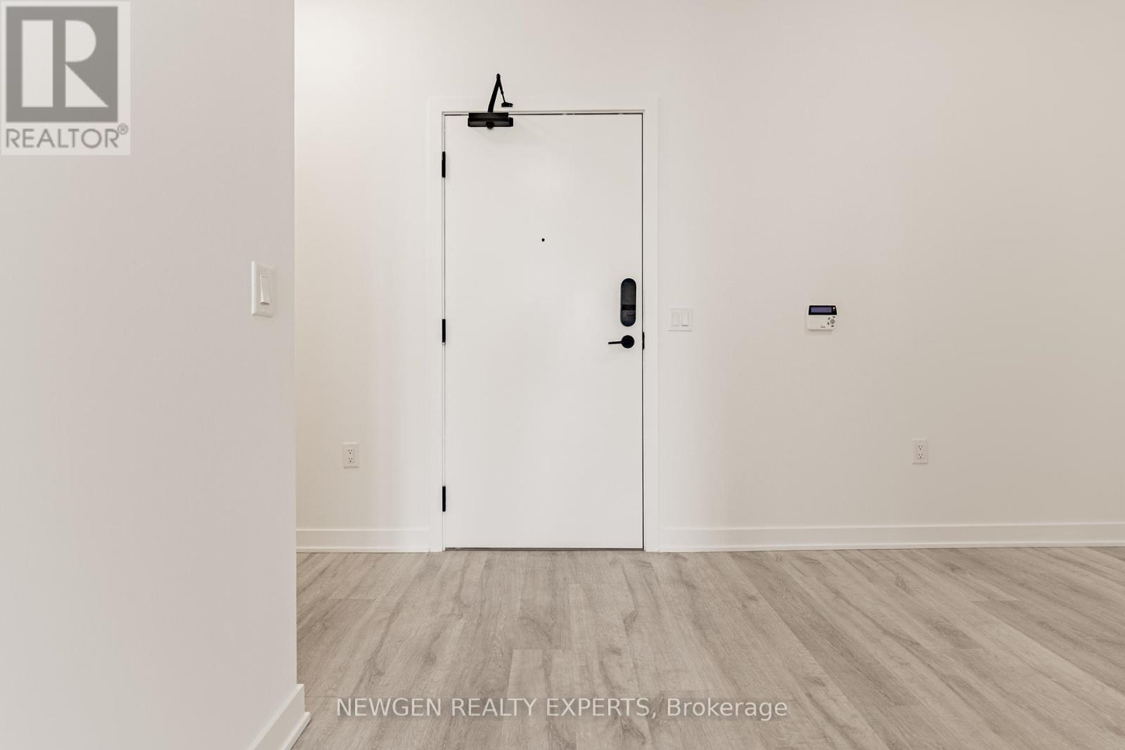 Photo 3 of Ph 2203 4655 Metcalfe Avenue, Mississauga ON