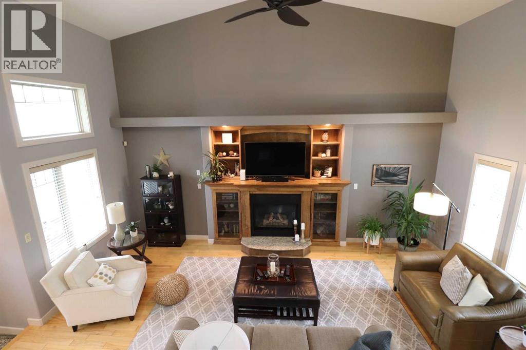 Photo 8 of 22 Riverview Crescent W, Lethbridge AB