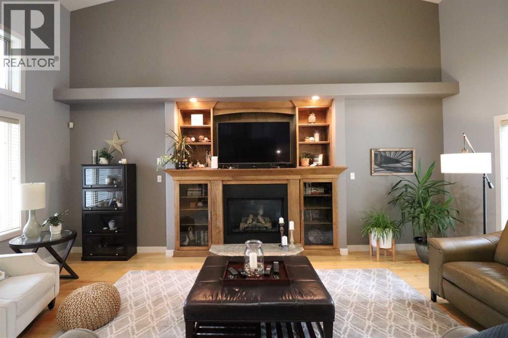 Photo 17 of 22 Riverview Crescent W, Lethbridge AB