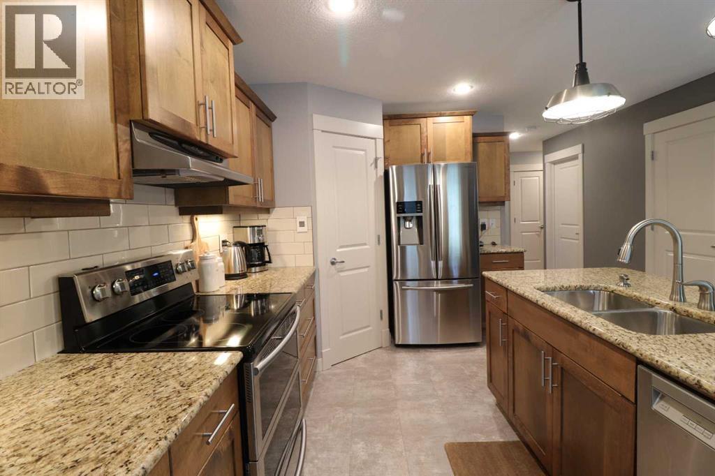 Photo 33 of 22 Riverview Crescent W, Lethbridge AB