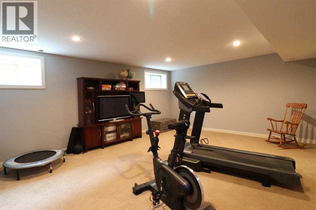 Photo 18 of 22 Riverview Crescent W, Lethbridge AB