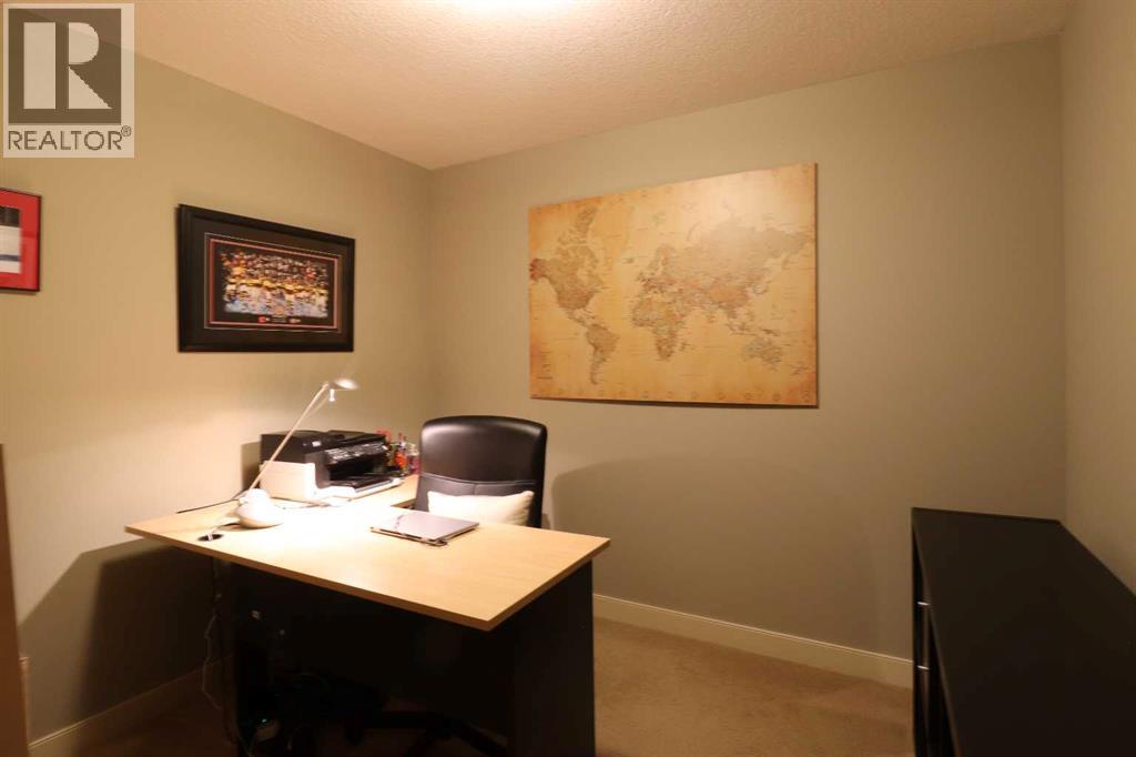 Photo 4 of 22 Riverview Crescent W, Lethbridge AB