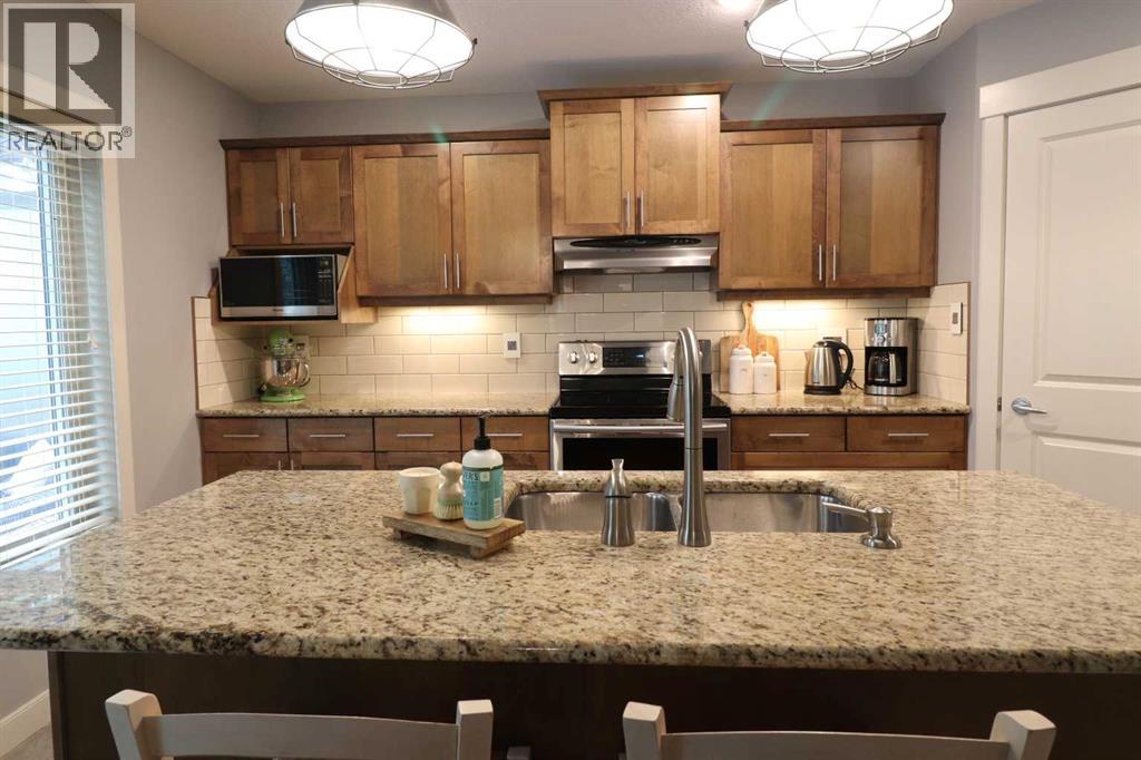 Photo 7 of 22 Riverview Crescent W, Lethbridge AB