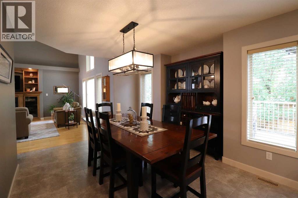 Photo 13 of 22 Riverview Crescent W, Lethbridge AB