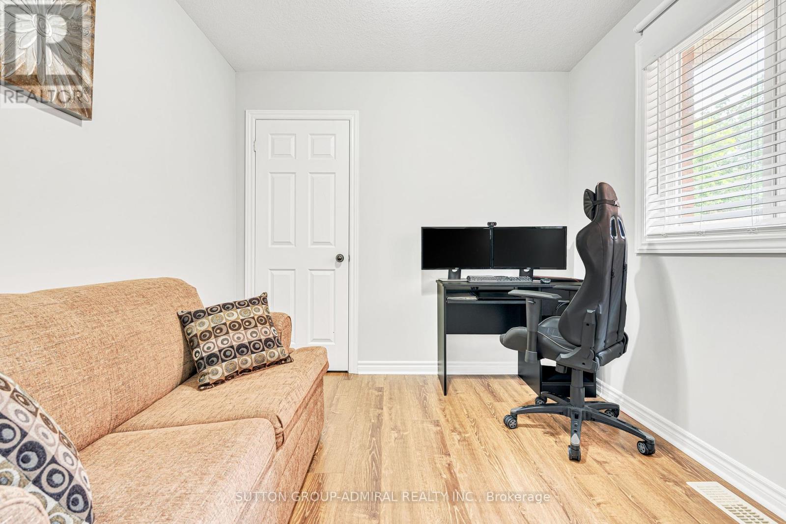 Photo 12 of 16 Empire Drive, Barrie ON