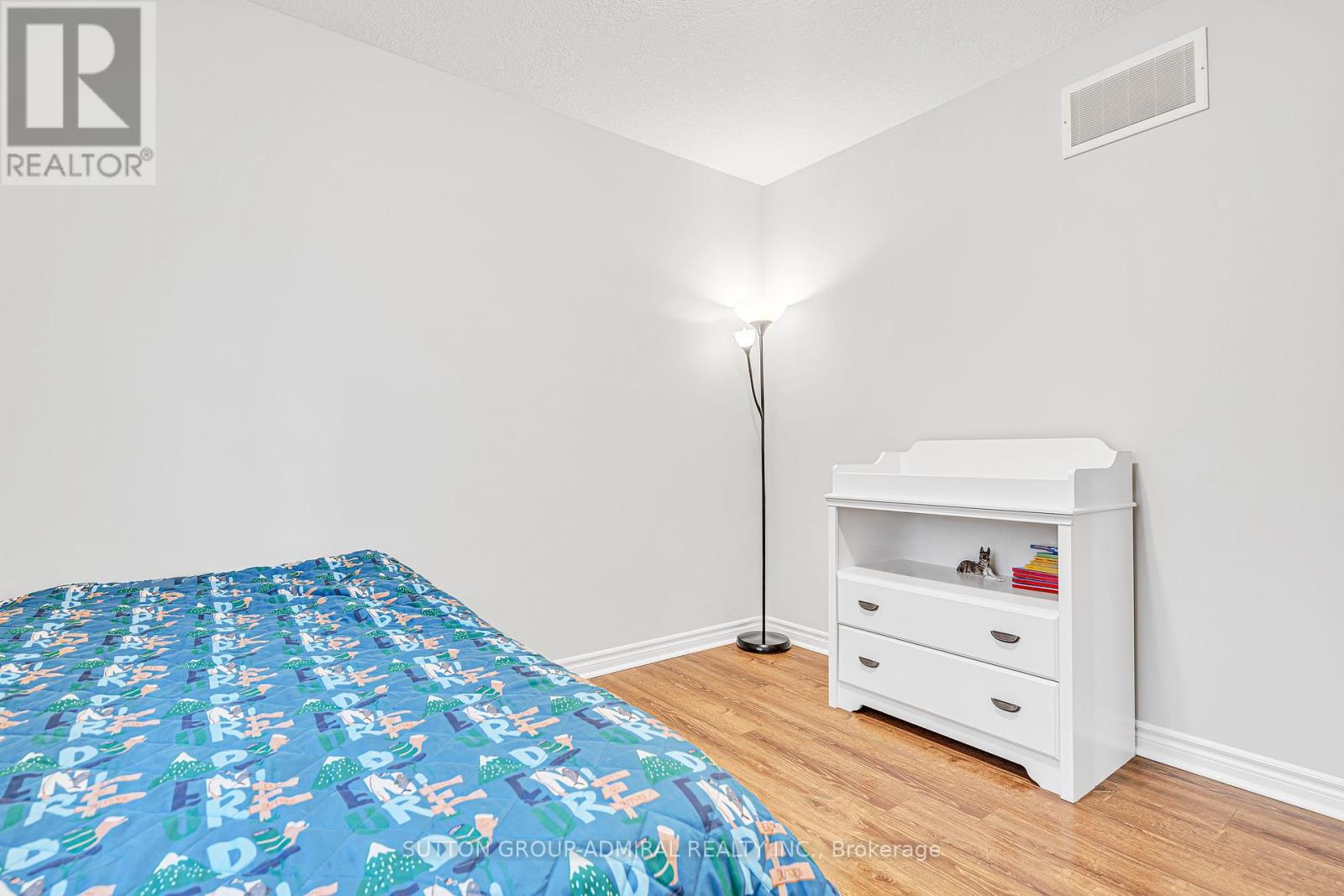 Photo 45 of 16 Empire Drive, Barrie ON