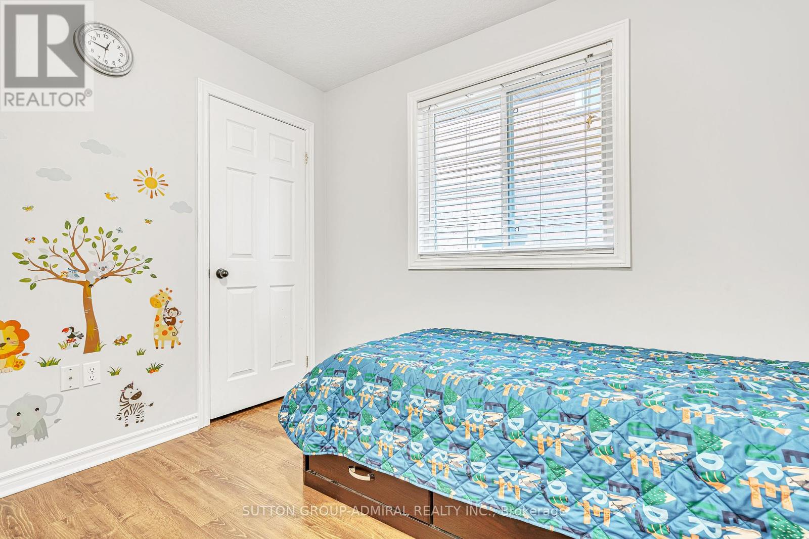 Photo 7 of 16 Empire Drive, Barrie ON