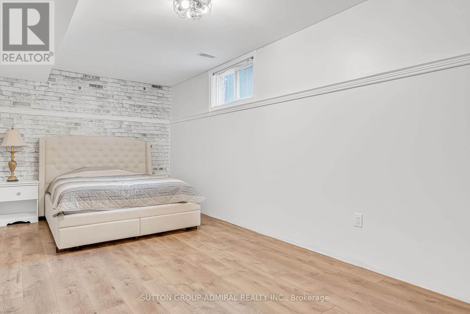 Photo 32 of 16 Empire Drive, Barrie ON