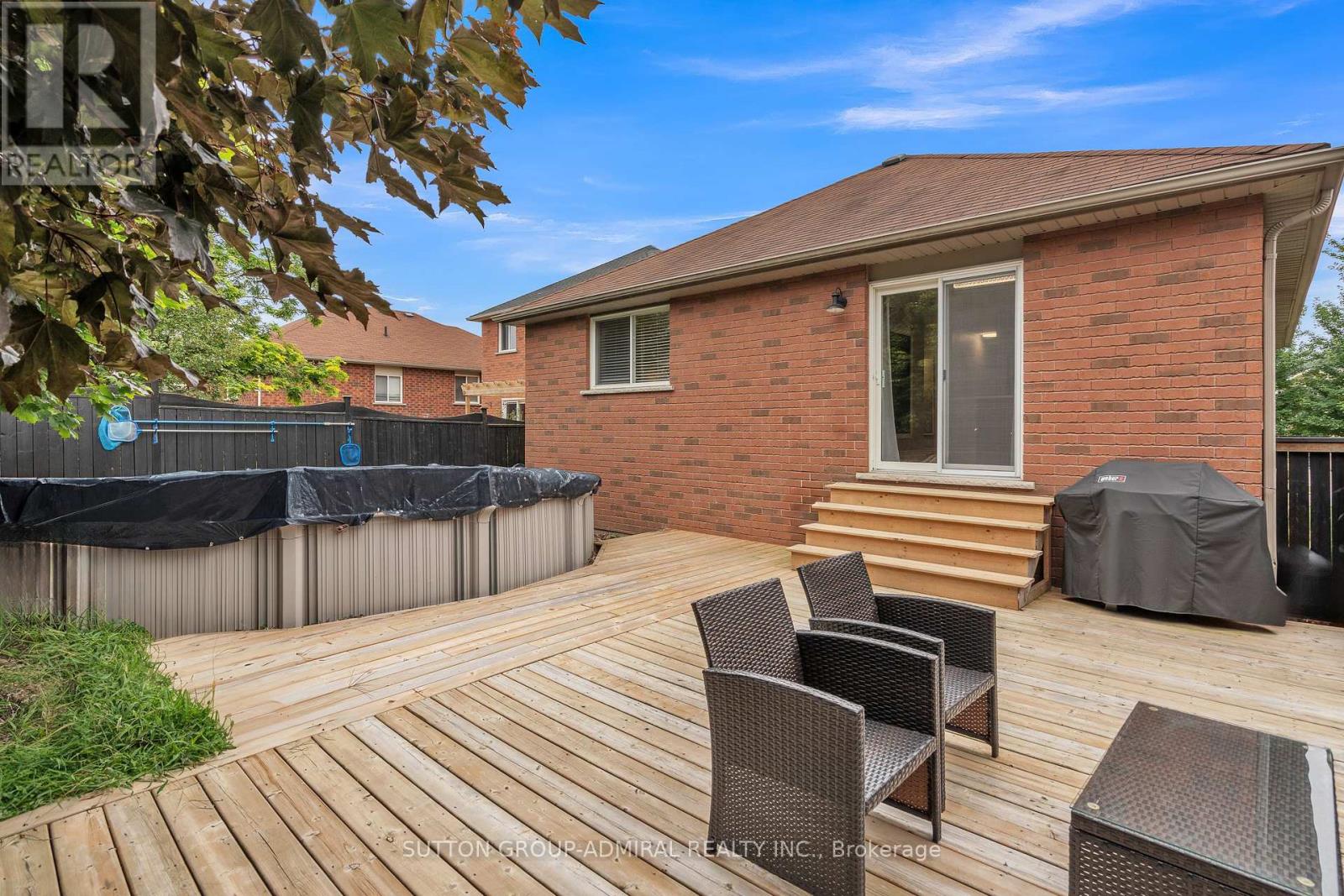 Photo 10 of 16 Empire Drive, Barrie ON