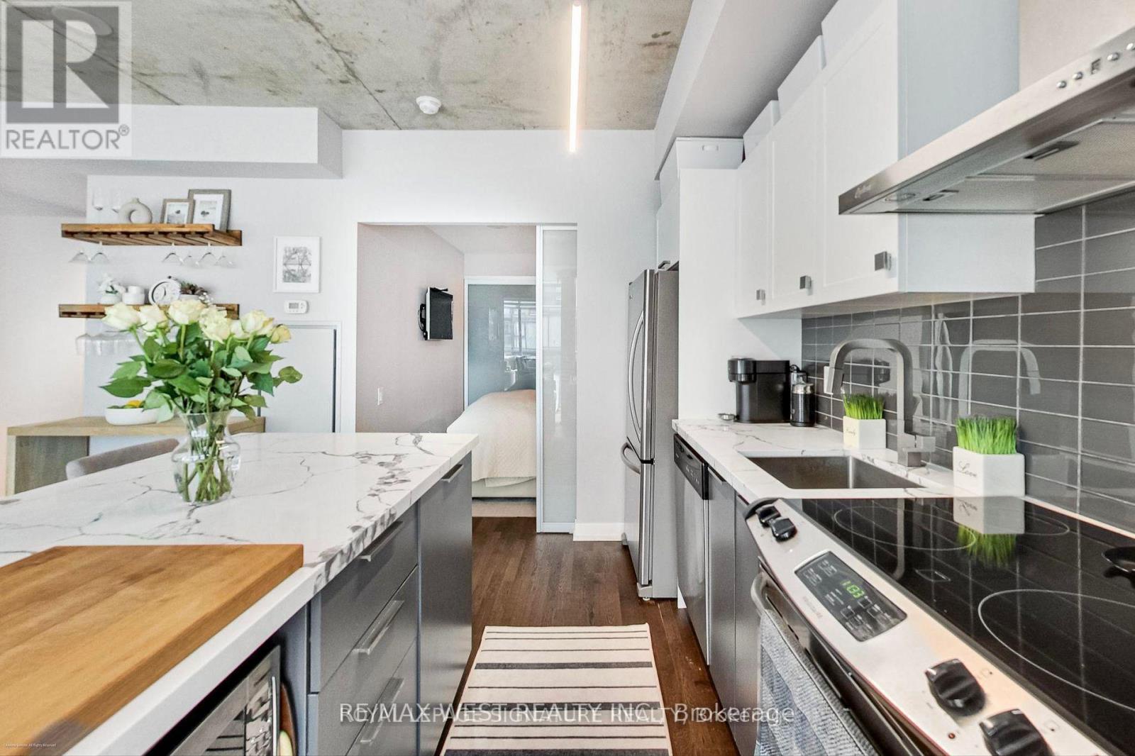 Photo 15 of 310 650 King Street W, Toronto ON