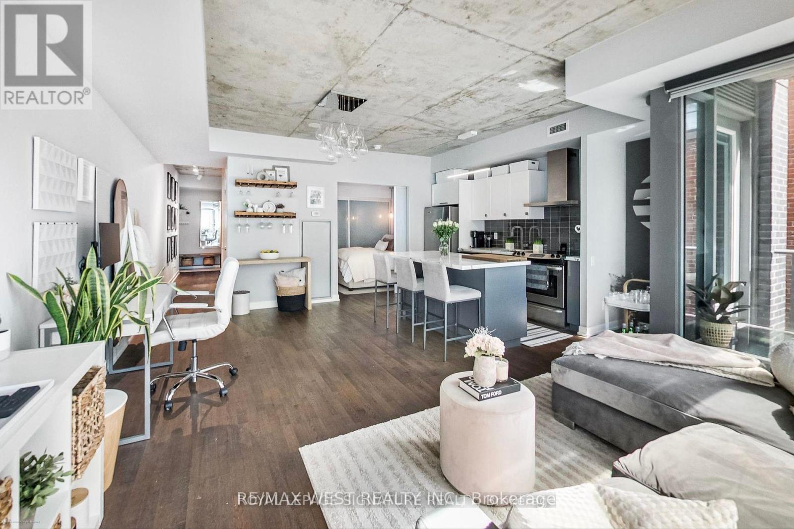 Photo 5 of 310 650 King Street W, Toronto ON