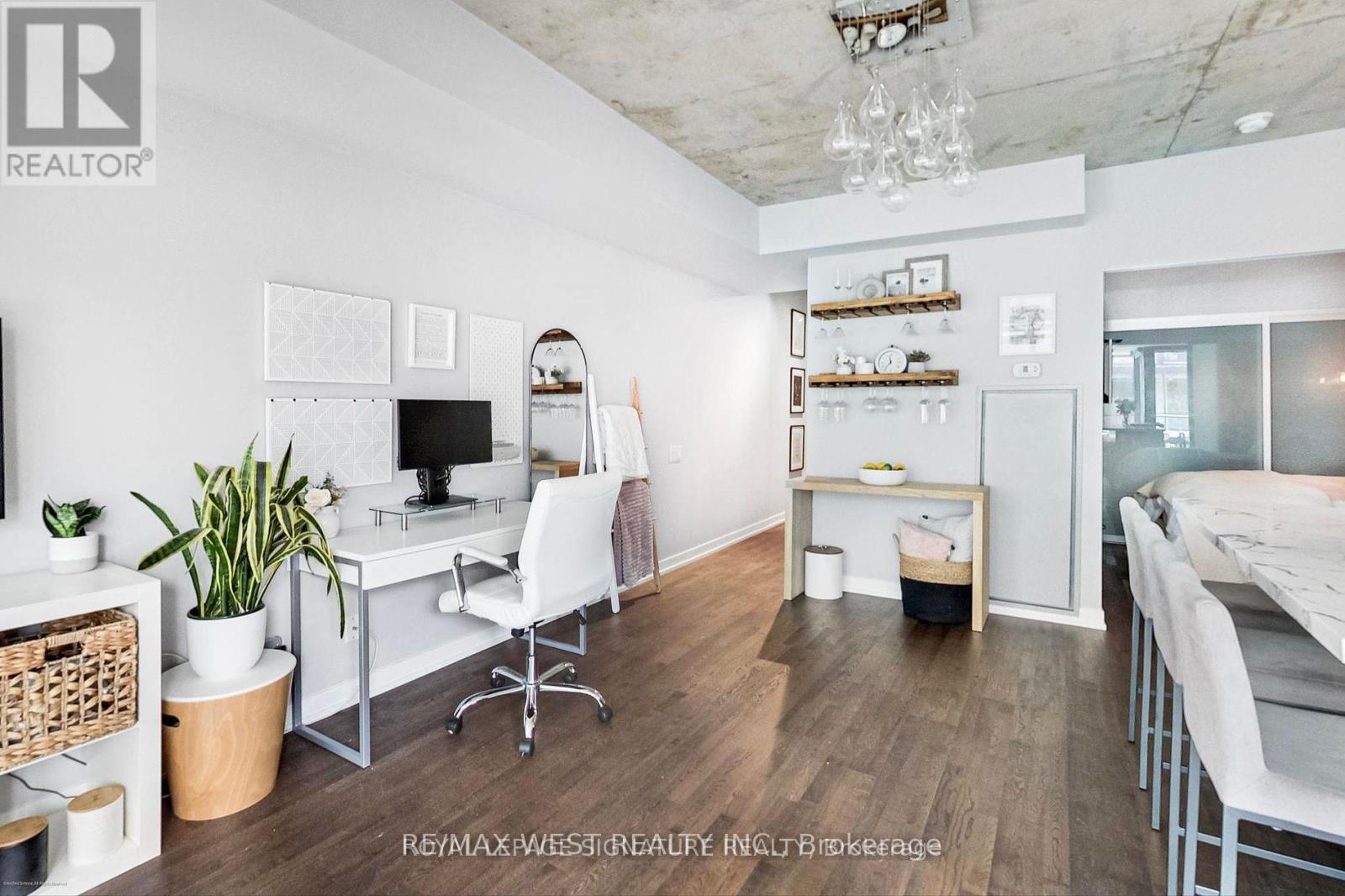 Photo 16 of 310 650 King Street W, Toronto ON