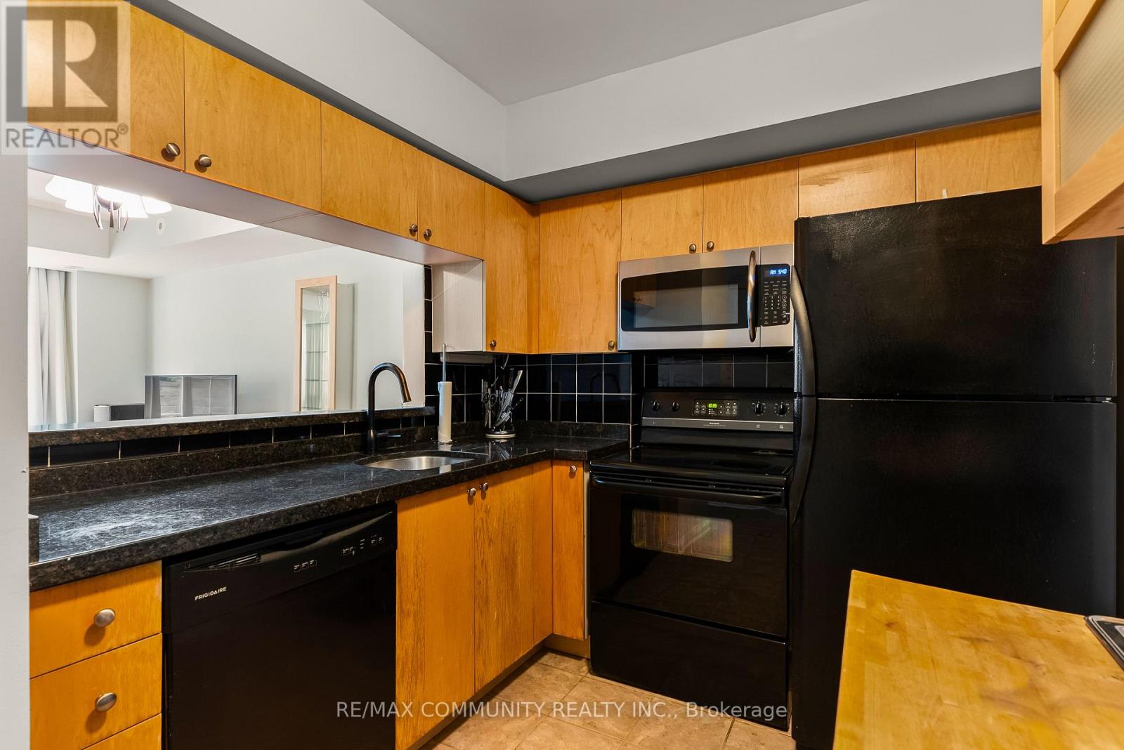Photo 1 of 102 3 Everson Drive, Toronto ON