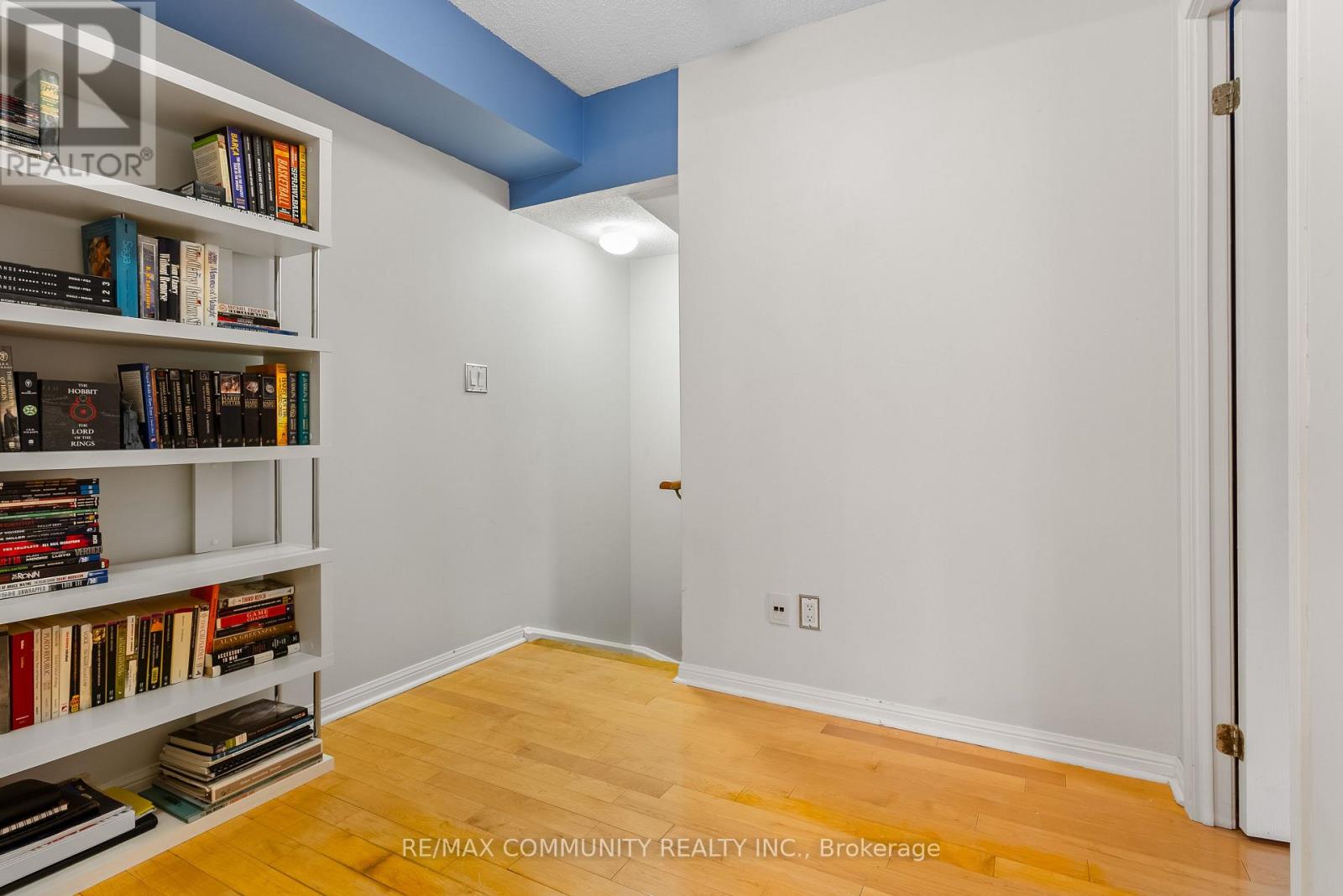 Photo 4 of 102 3 Everson Drive, Toronto ON