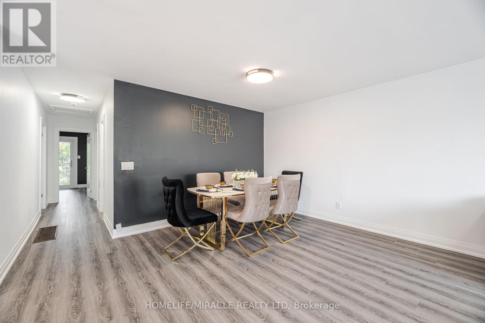 Photo 12 of 81 Pettibone Square, Toronto ON