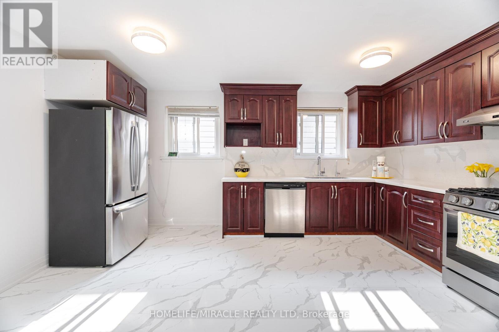 Photo 32 of 81 Pettibone Square, Toronto ON