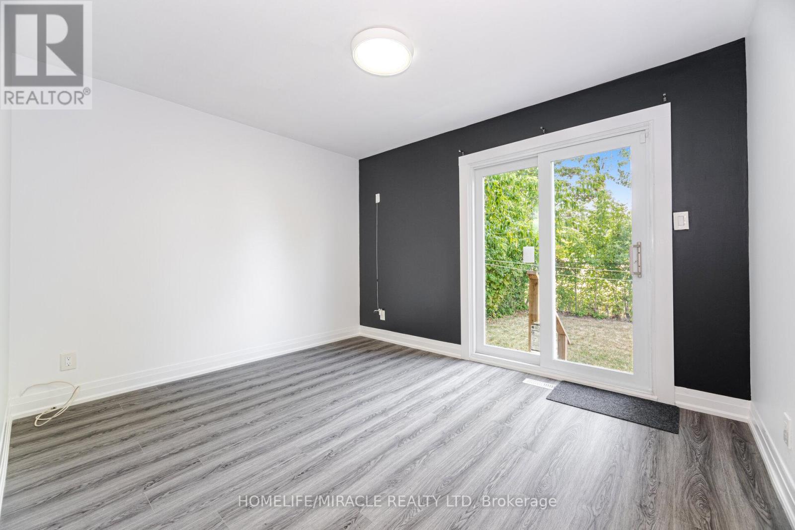 Photo 7 of 81 Pettibone Square, Toronto ON