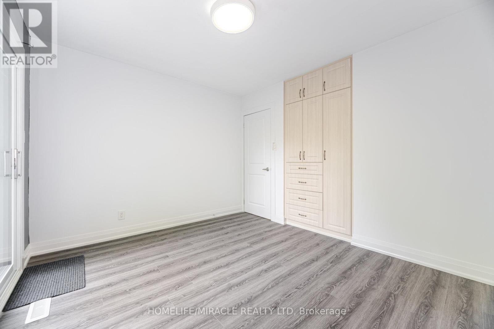 Photo 16 of 81 Pettibone Square, Toronto ON