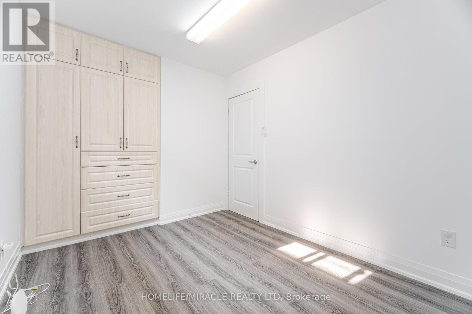 Photo 37 of 81 Pettibone Square, Toronto ON