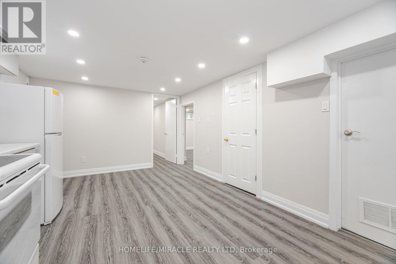 Photo 24 of 81 Pettibone Square, Toronto ON