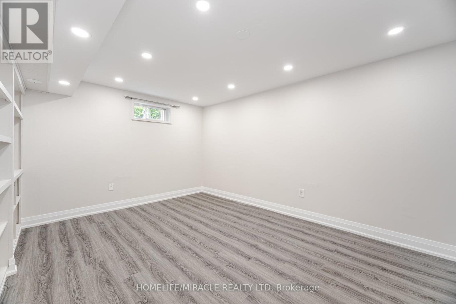 Photo 23 of 81 Pettibone Square, Toronto ON