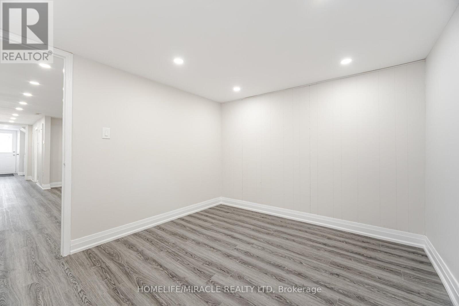 Photo 25 of 81 Pettibone Square, Toronto ON
