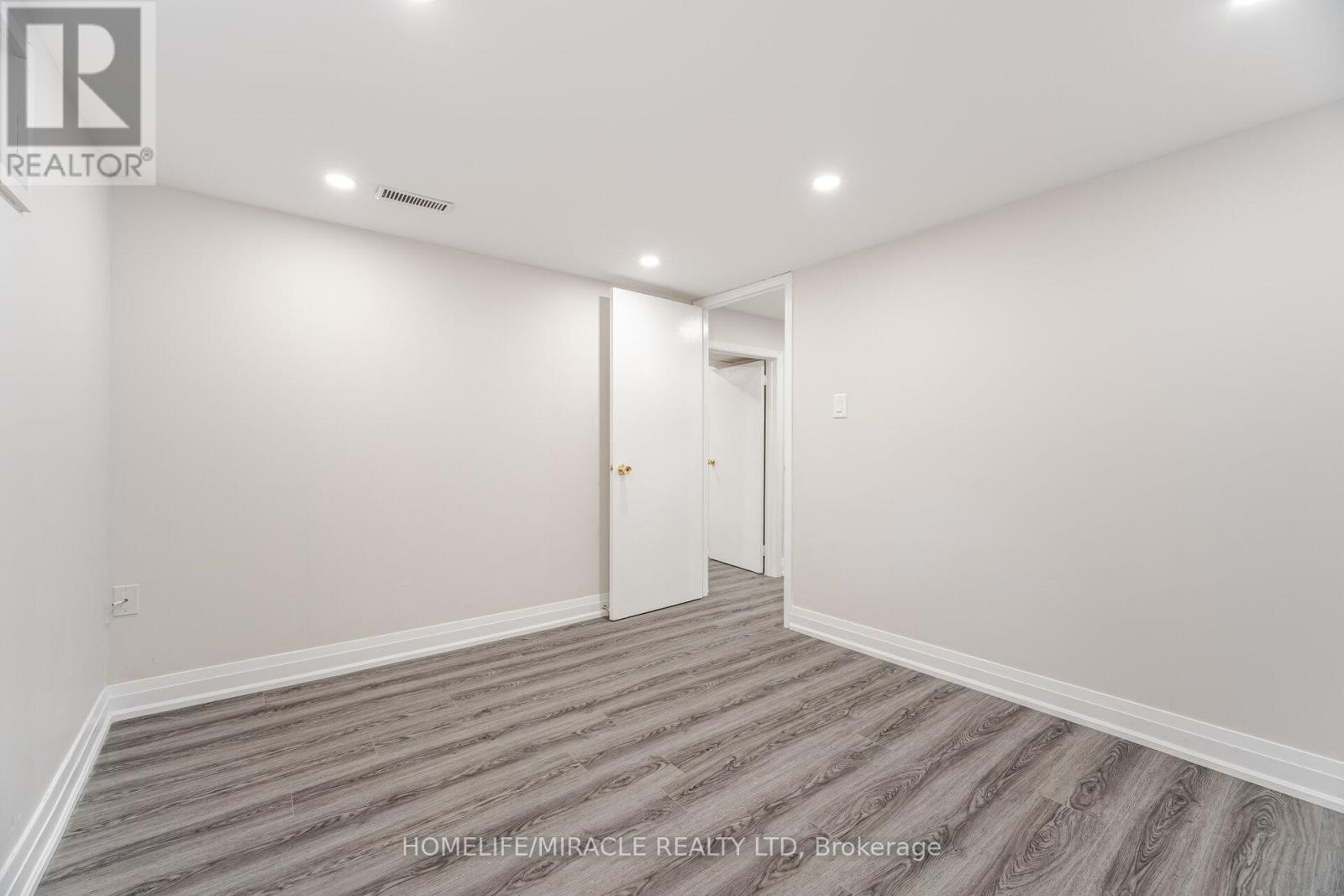 Photo 15 of 81 Pettibone Square, Toronto ON