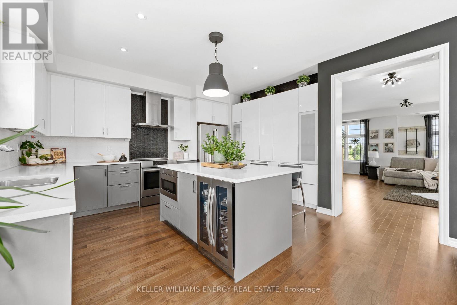 Photo 13 of 3 Cornerside Way, Whitby ON