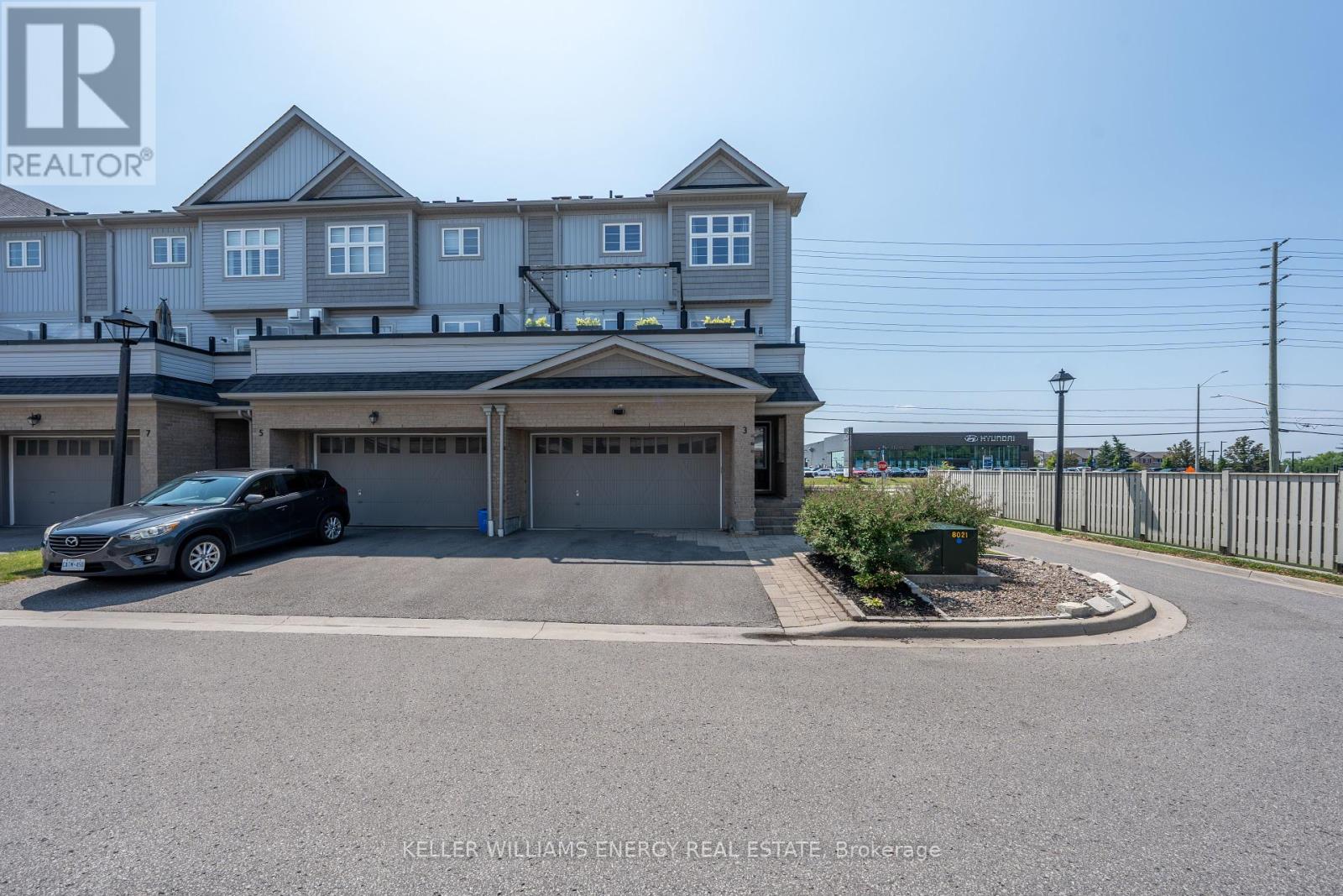 Photo 3 of 3 Cornerside Way, Whitby ON