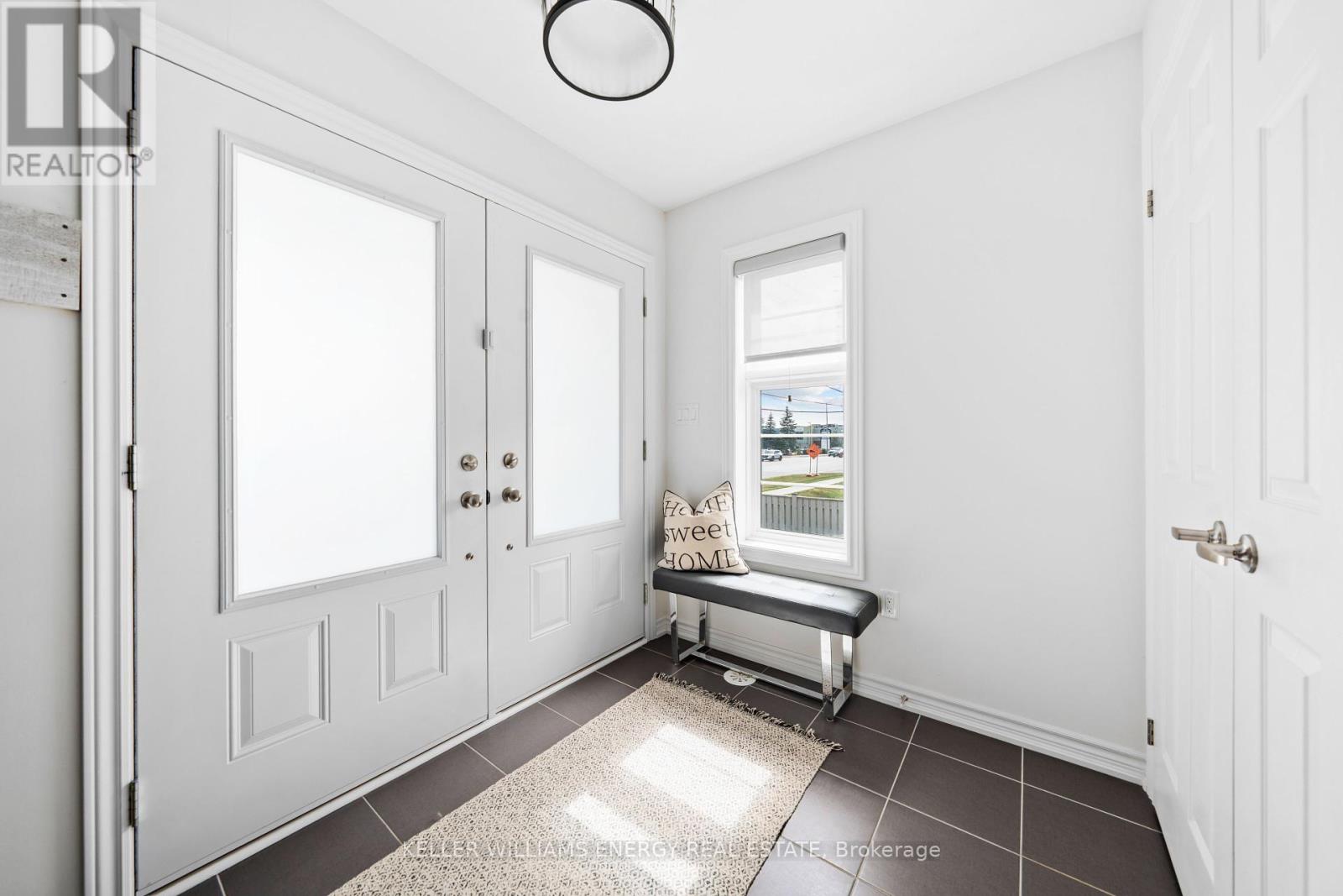 Photo 7 of 3 Cornerside Way, Whitby ON
