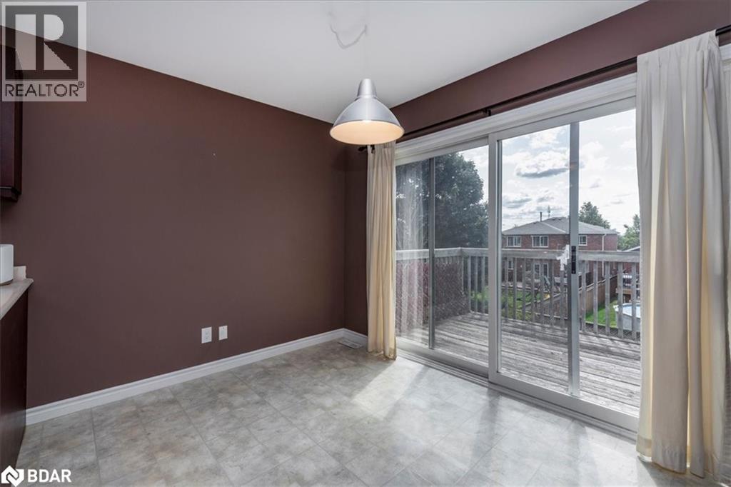Photo 11 of 12 Revelstoke Court, Barrie ON