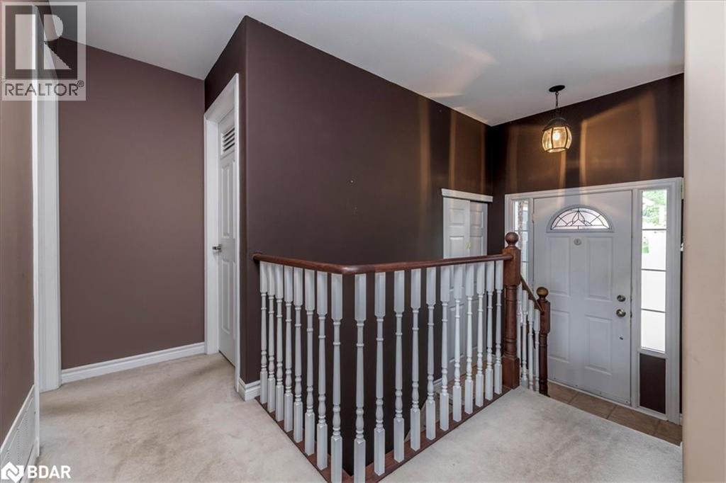 Photo 3 of 12 Revelstoke Court, Barrie ON