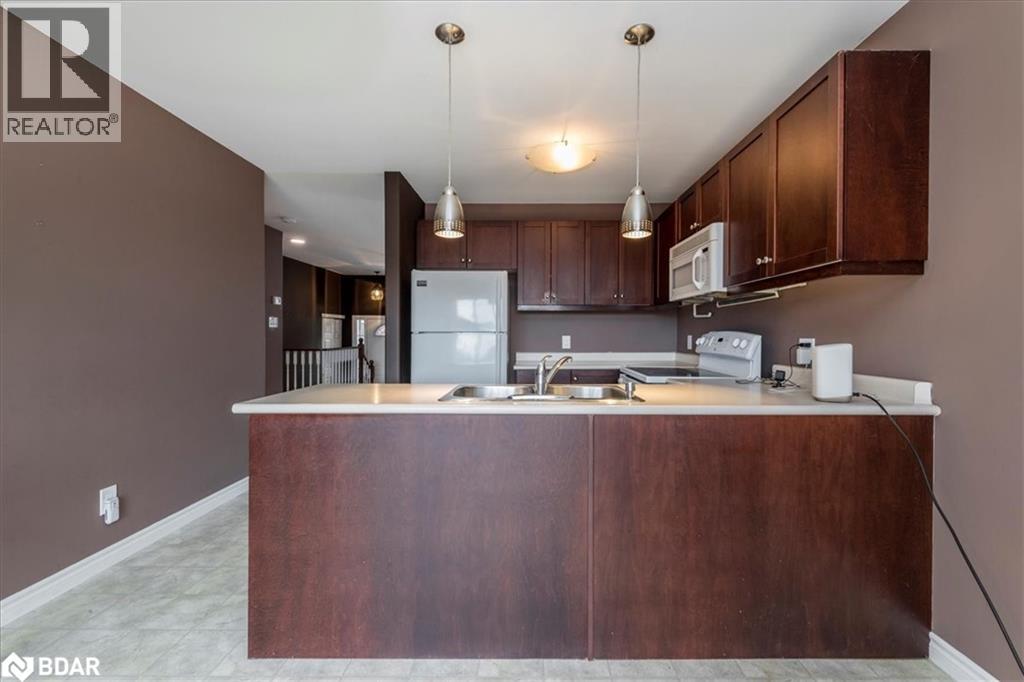 Photo 8 of 12 Revelstoke Court, Barrie ON