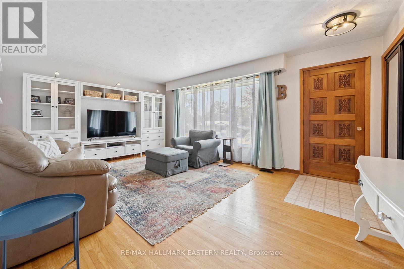 Photo 3 of 971 Jopling Drive, Selwyn ON