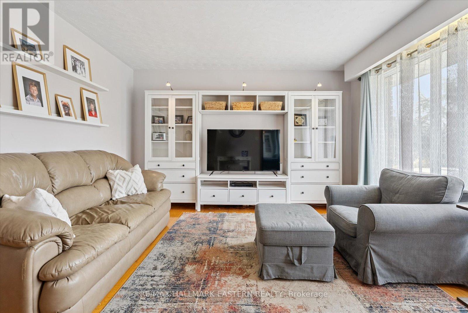Photo 4 of 971 Jopling Drive, Selwyn ON
