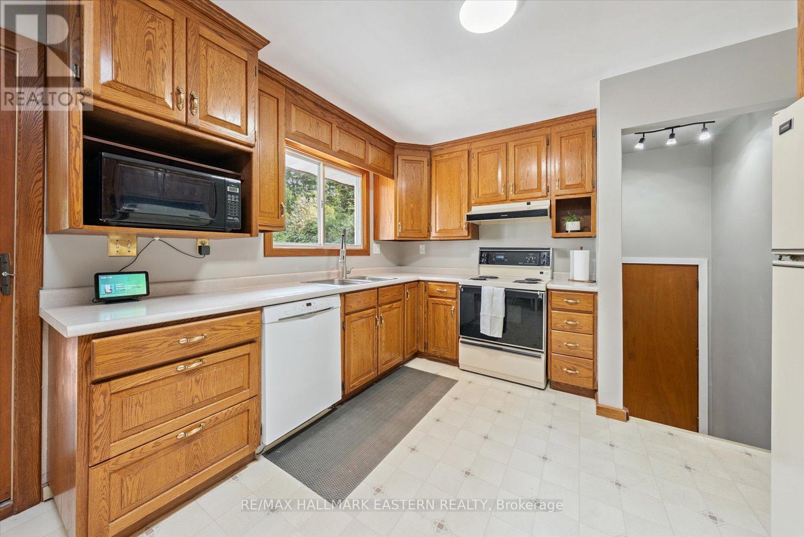 Photo 6 of 971 Jopling Drive, Selwyn ON