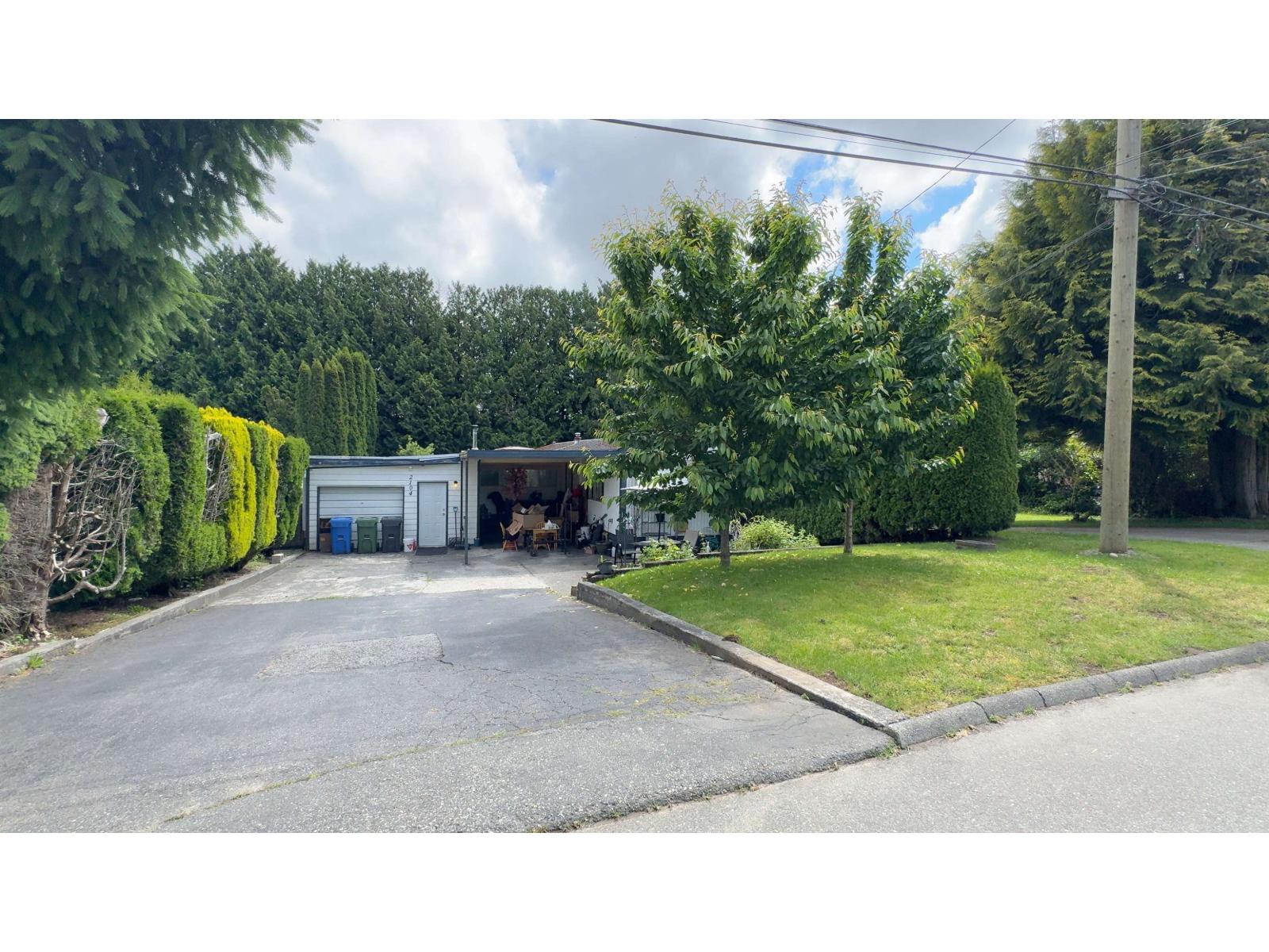 Photo 1 of 2104 Oakridge Crescent, Abbotsford BC